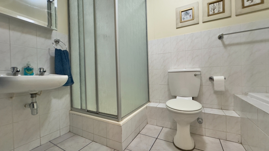 4 Bedroom Property for Sale in Greenways Golf Estate Western Cape